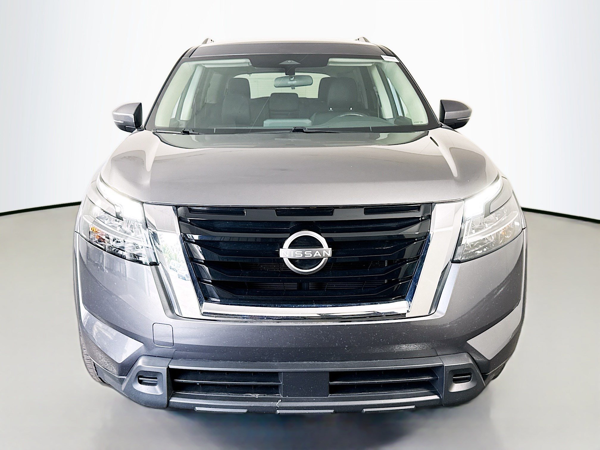 Used 2022 Nissan Pathfinder SV FWD image 2