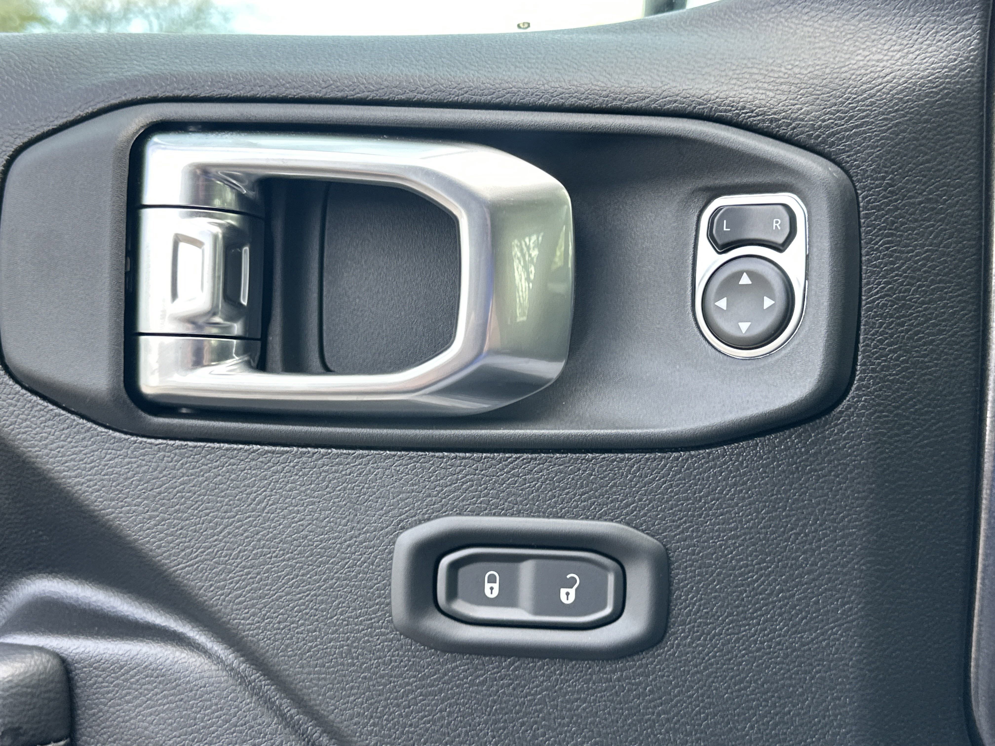 New 2025 Jeep Gladiator Sport image 12