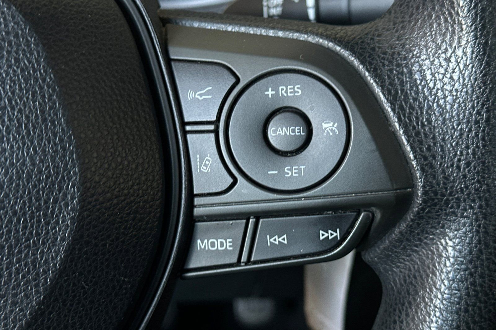 Used 2020 Toyota Corolla LE image 26