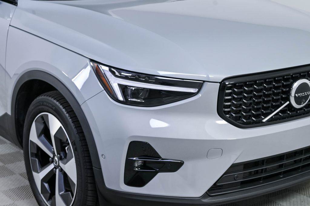 Certified 2026 Volvo XC40 B5 Plus AWD/4WD image 37