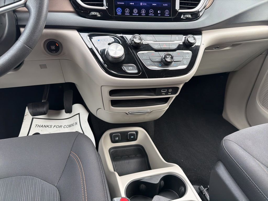 Used 2017 Chrysler Pacifica Touring image 15