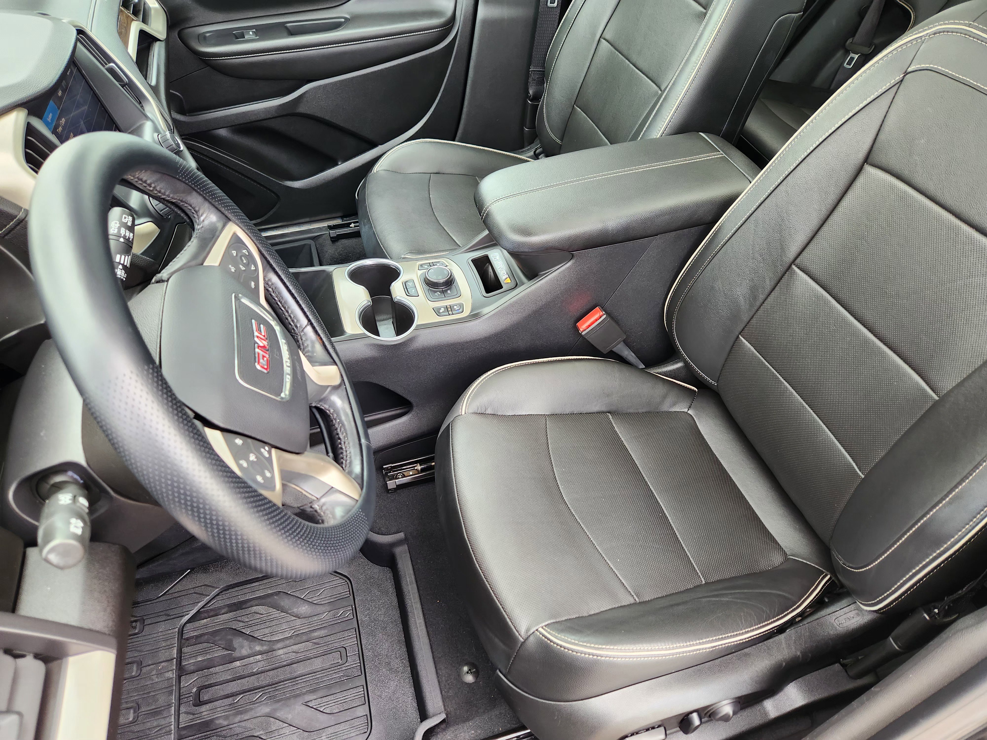 Used 2020 GMC Terrain Denali w/ Denali Premium Package AWD/4WD image 14