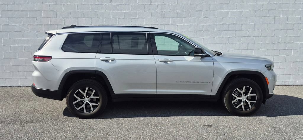 Used 2024 Jeep Grand Cherokee L Limited AWD/4WD image 30