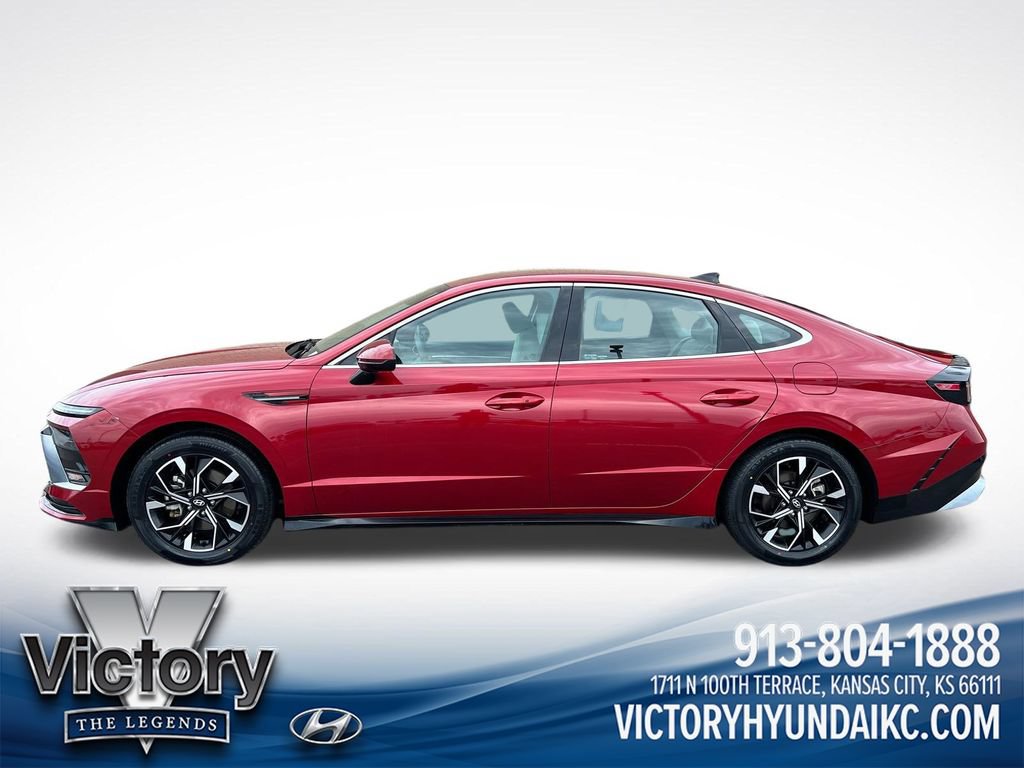 Used 2024 Hyundai Sonata SEL FWD image 2