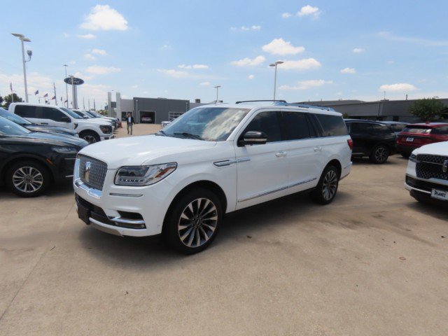 Used 2021 Lincoln Navigator L Reserve w/ Luxury Package AWD/4WD image 2