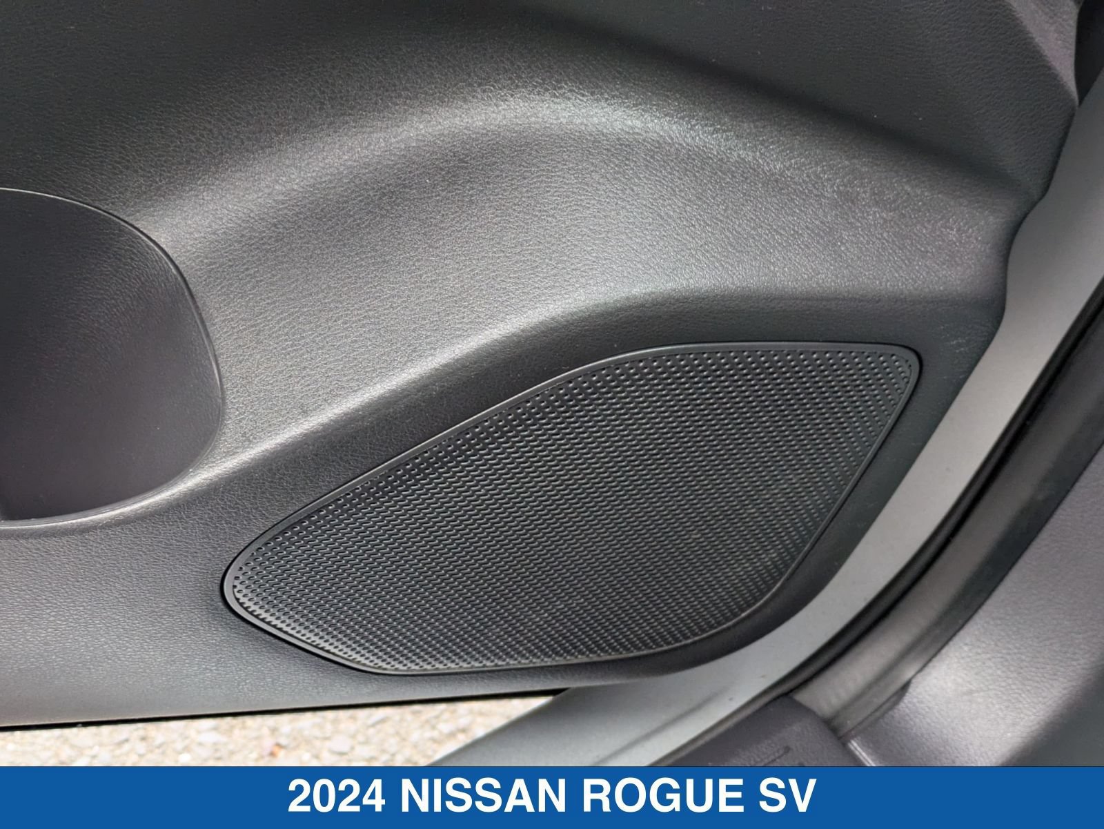Used 2024 Nissan Rogue SV AWD/4WD image 14