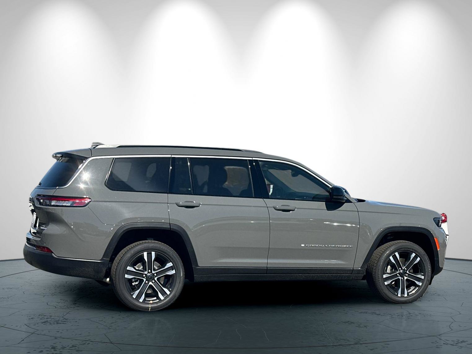 New 2027 Jeep Grand Cherokee L Limited AWD/4WD image 3