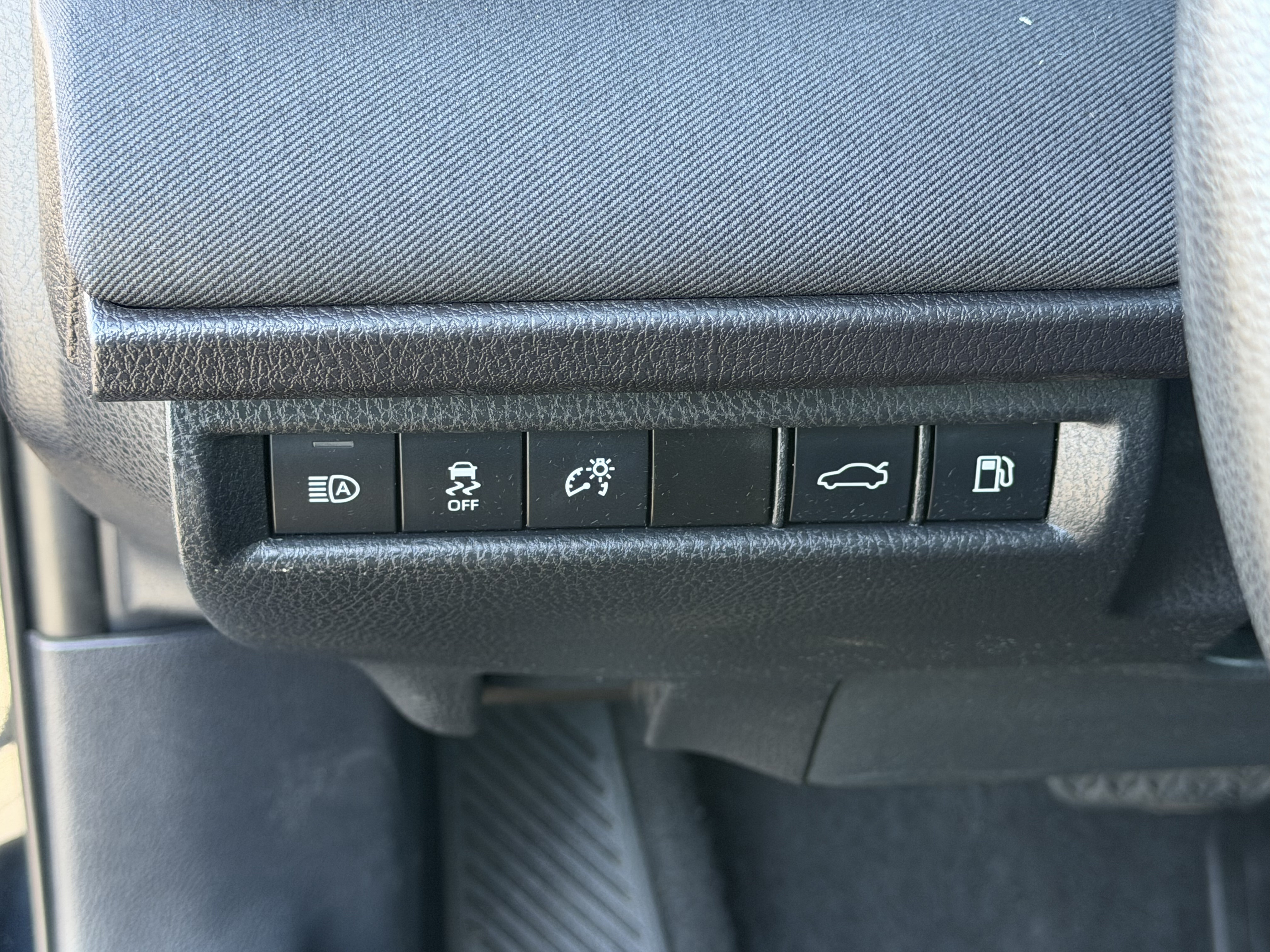 Used 2025 Toyota Camry LE FWD image 22