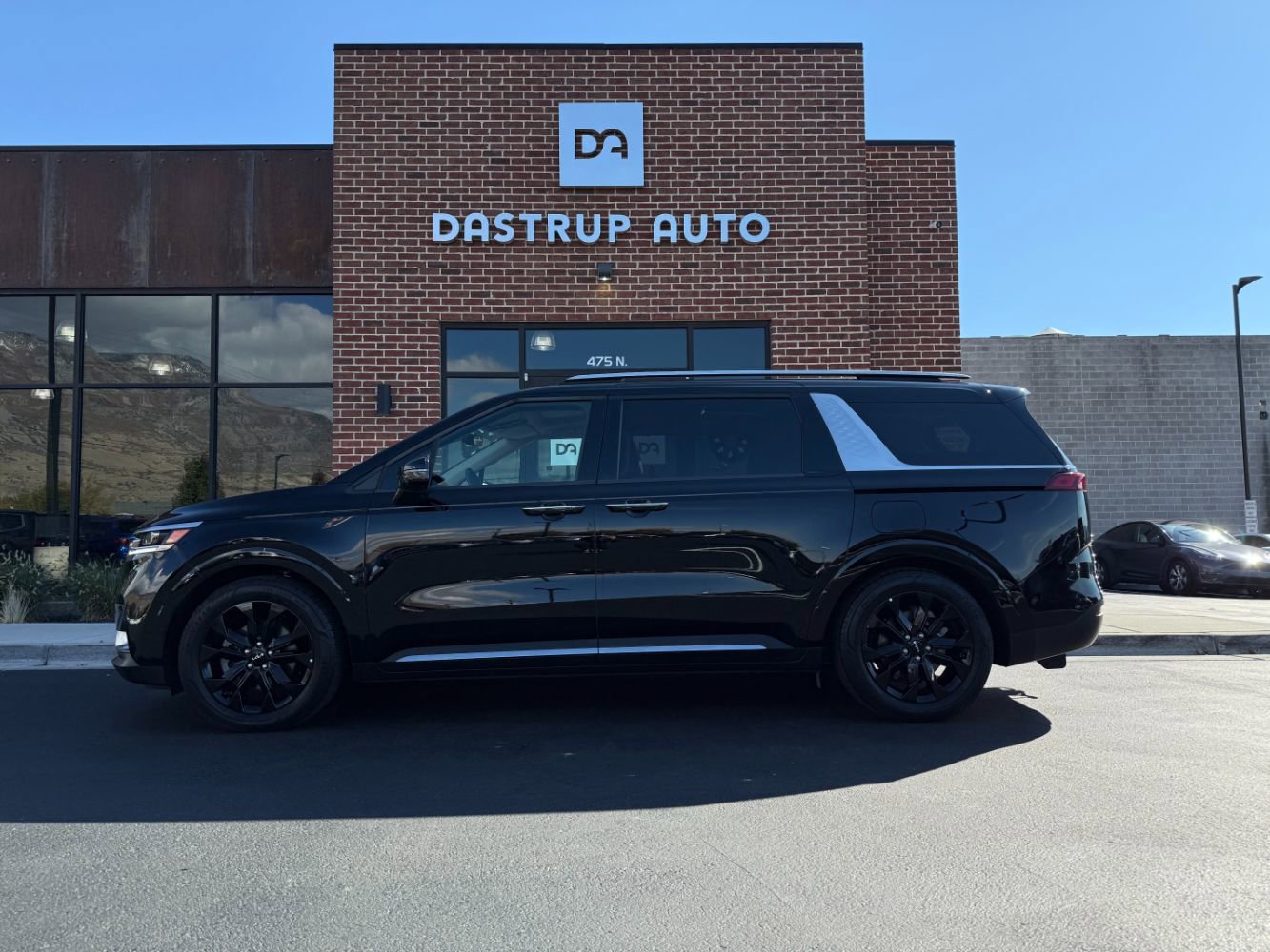 Used 2024 Kia Carnival SX Prestige image 3