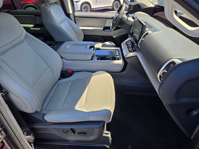 Used 2025 Ford Expedition Active AWD/4WD image 16