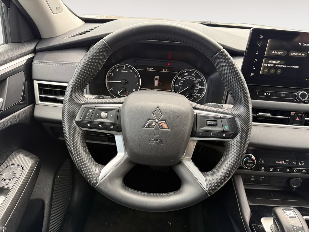 Used 2025 Mitsubishi Outlander SE AWD/4WD image 12