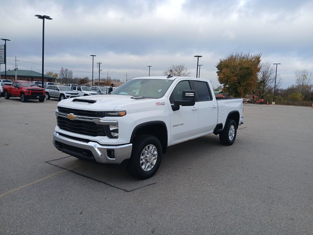 Used 2024 Chevrolet Silverado 2500 LT image 2