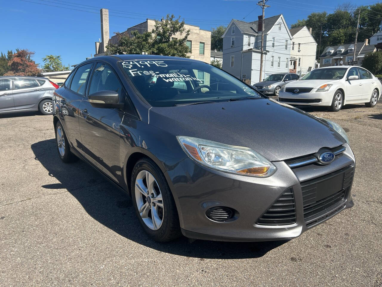Used 2013 Ford Focus SE w/ SE Winter Pkg image 3