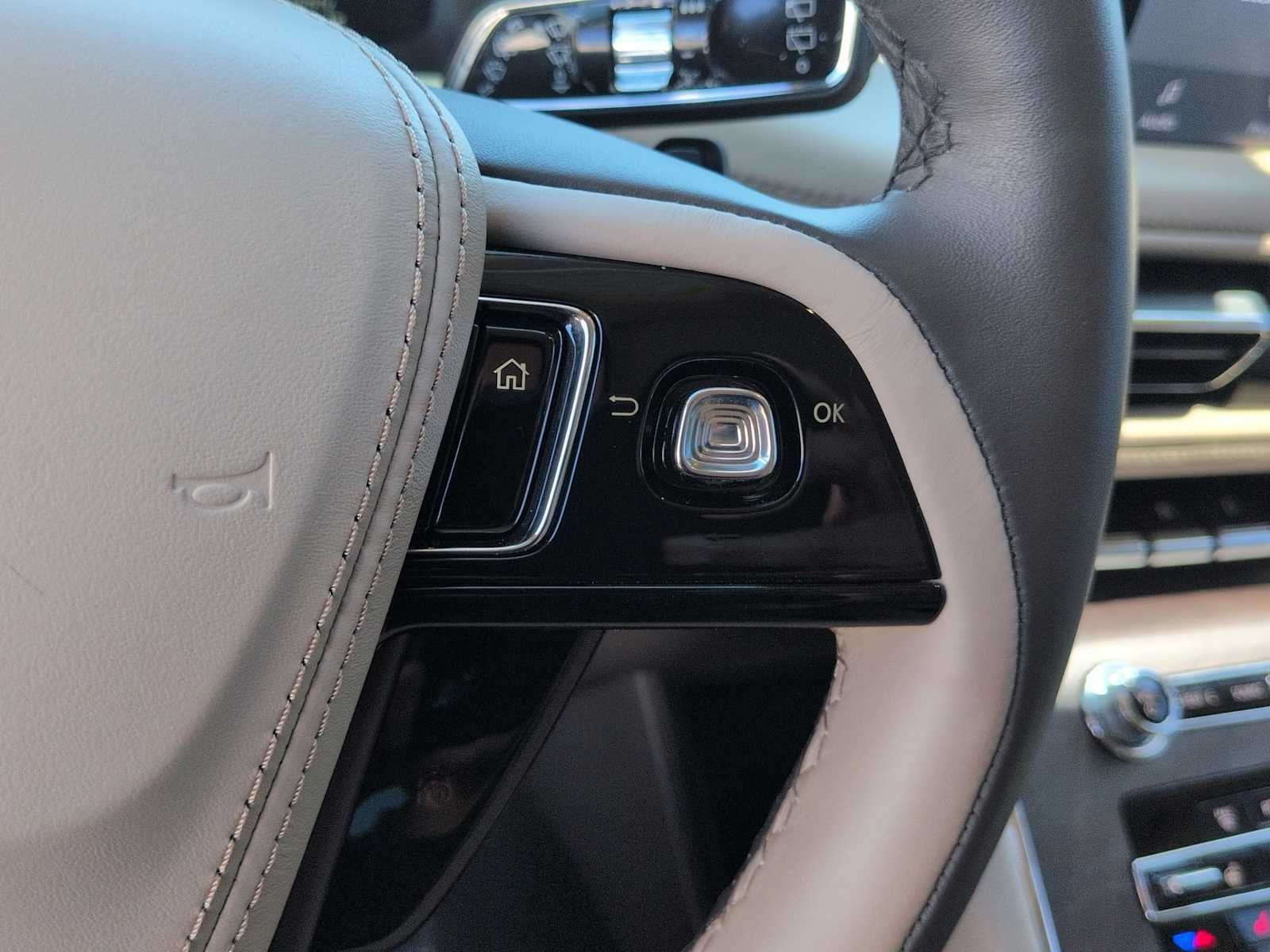 Used 2024 Lincoln Aviator Reserve w/ Equipment Group 201A AWD/4WD image 15
