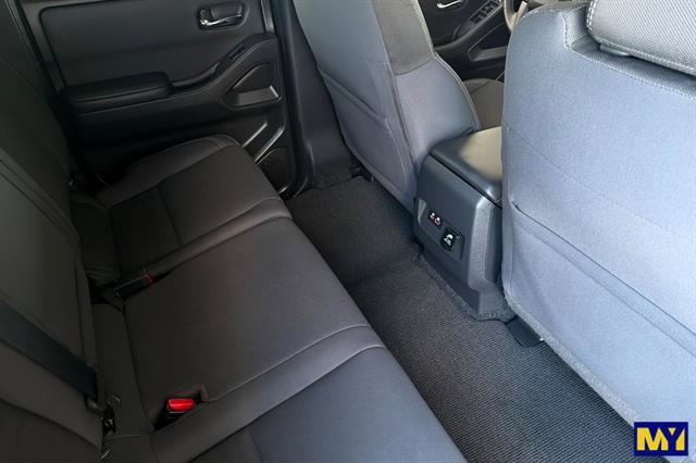 Used 2022 Nissan Frontier SV RWD image 17