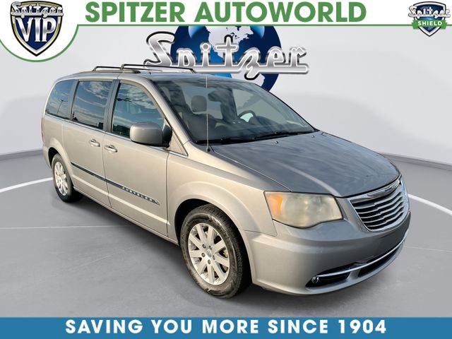 Used 2016 Chrysler Town & Country Touring image 1