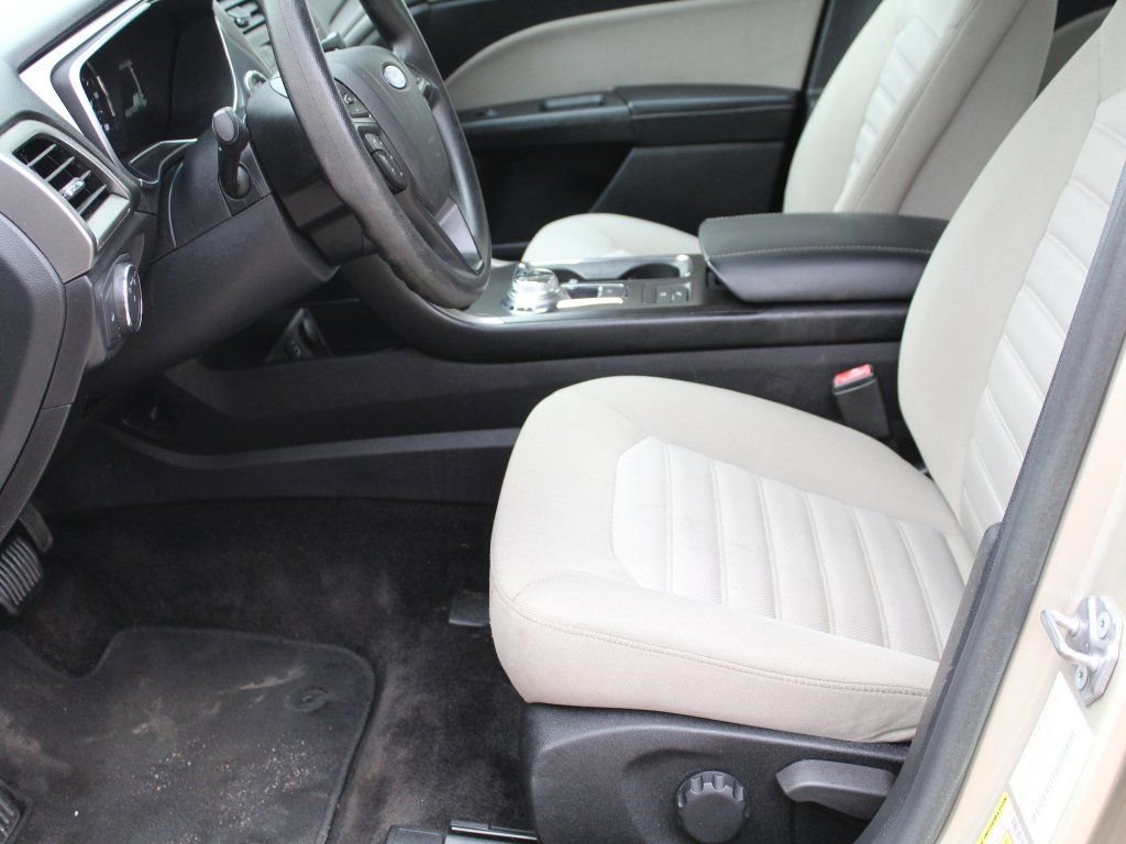 Used 2018 Ford Fusion S image 3