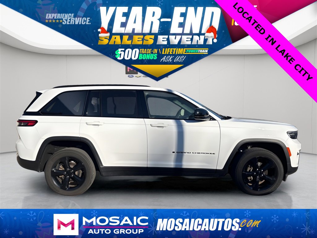 Used 2024 Jeep Grand Cherokee Altitude image 2