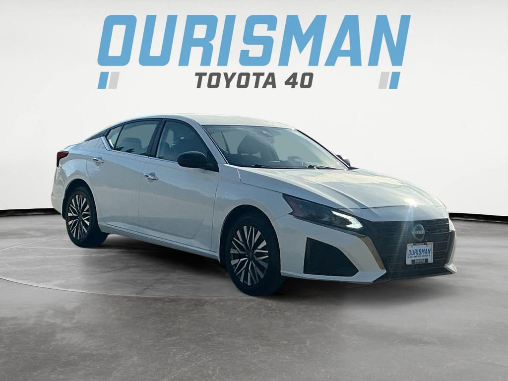 Used 2024 Nissan Altima 2.5 SV