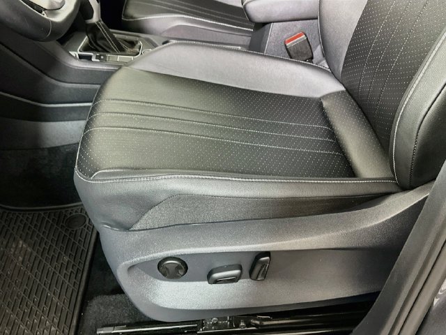 Certified 2024 Volkswagen Tiguan SE AWD/4WD image 18