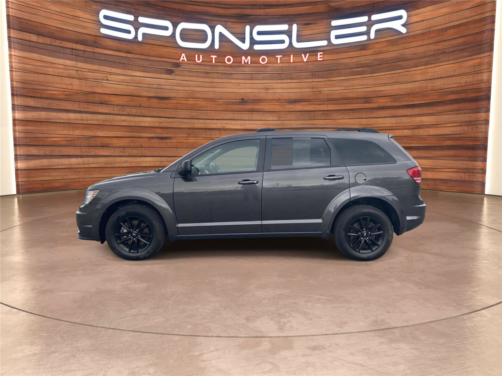 Used 2020 Dodge Journey SE w/ Blacktop Package FWD image 2