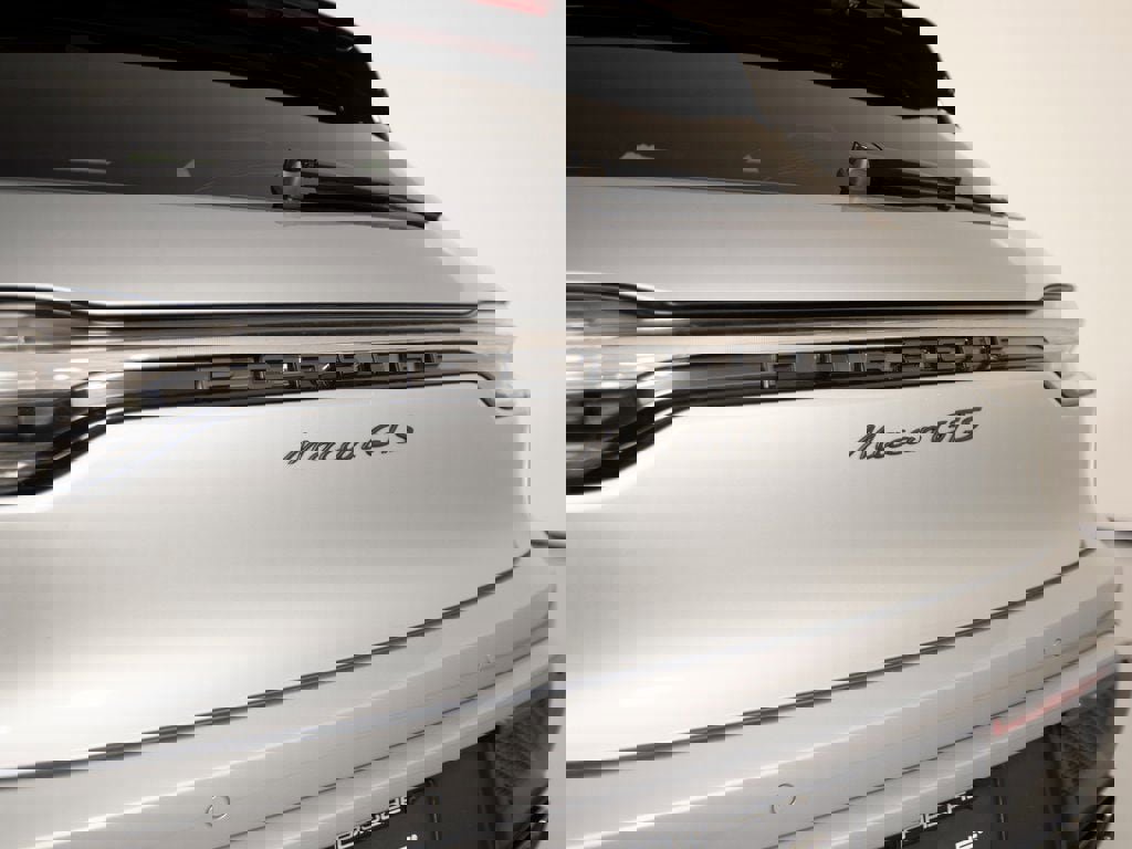 New 2026 Porsche Macan GTS image 38