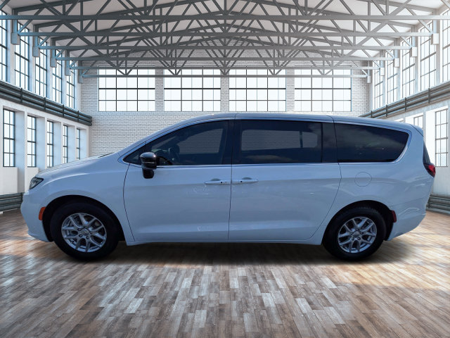 Used 2024 Chrysler Pacifica Touring-L FWD image 6