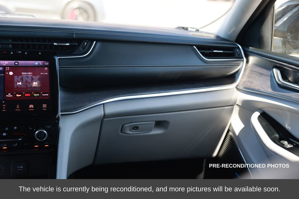 Used 2022 Jeep Grand Cherokee Overland image 29