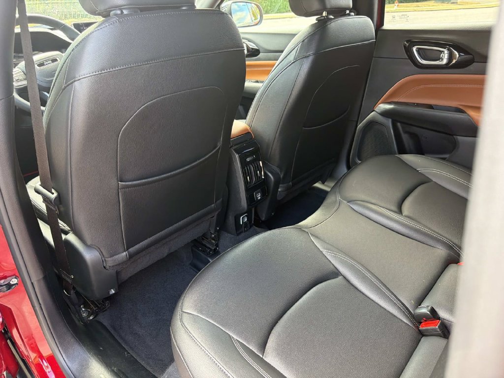 Used 2025 Jeep Compass Limited AWD/4WD image 16