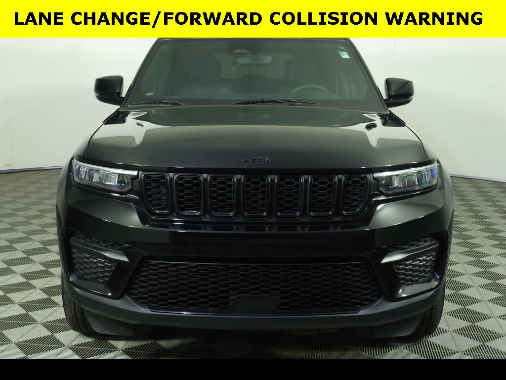 Used 2023 Jeep Grand Cherokee Altitude image 10