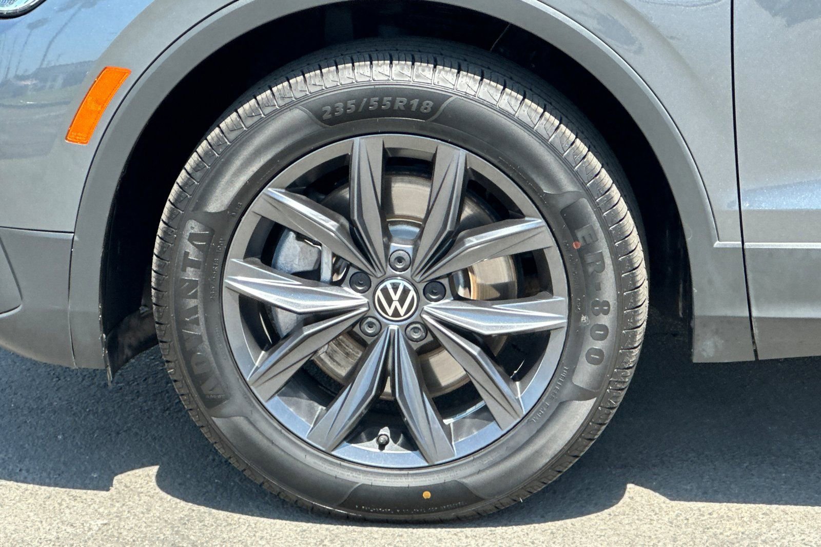 Used 2022 Volkswagen Tiguan SE w/ Panoramic Sunroof Package FWD image 27