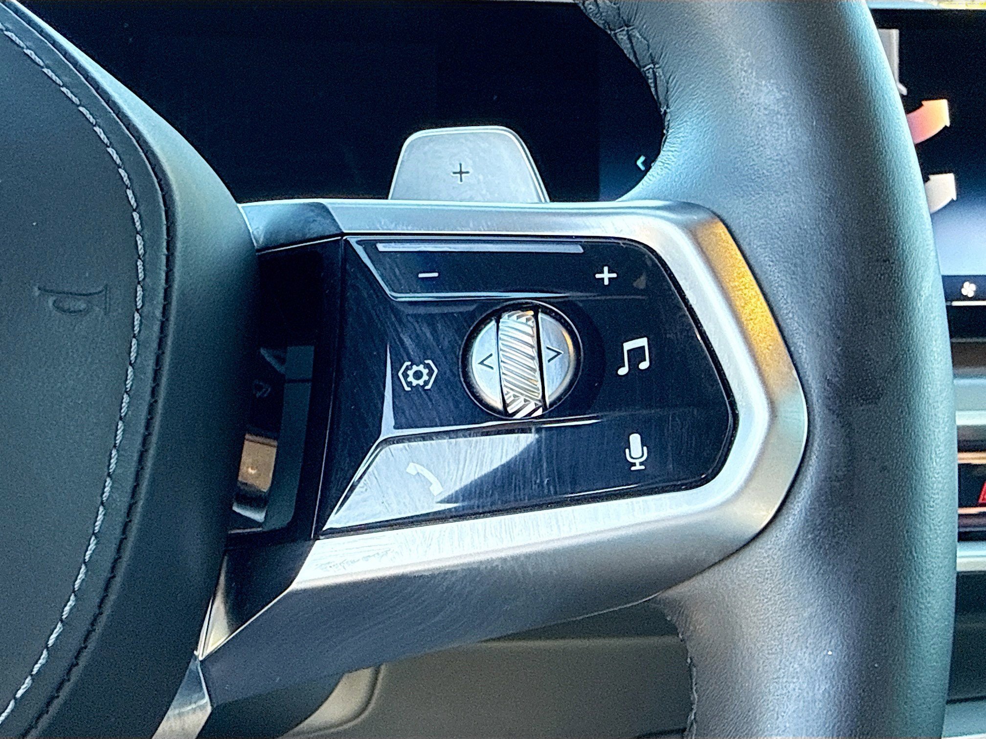 Used 2023 BMW 760i xDrive w/ Executive Package image 37