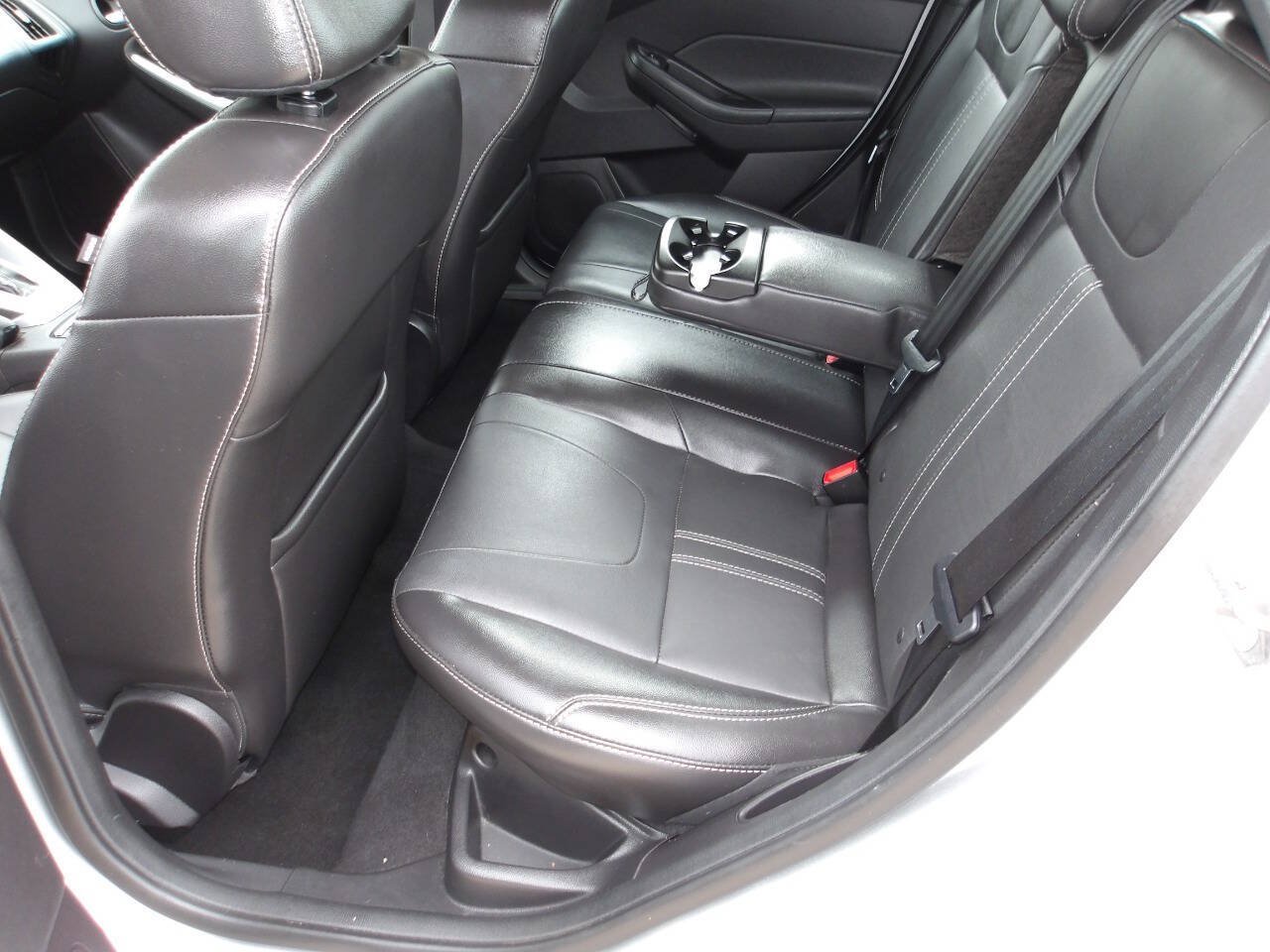 Used 2014 Ford Focus SE w/ Equipment Group 201A FWD image 23