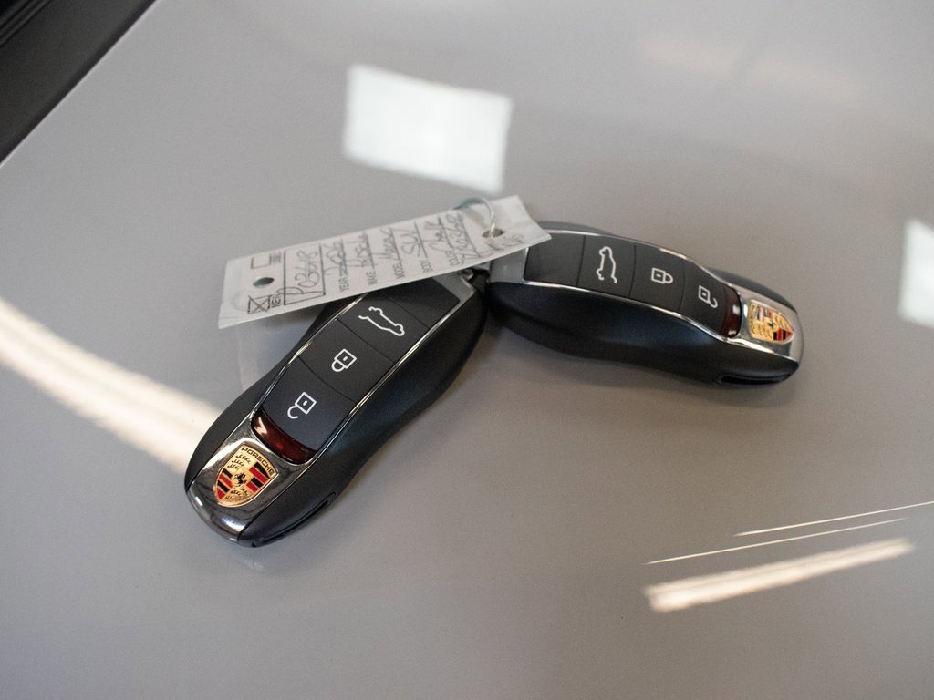 New 2026 Porsche Macan image 32