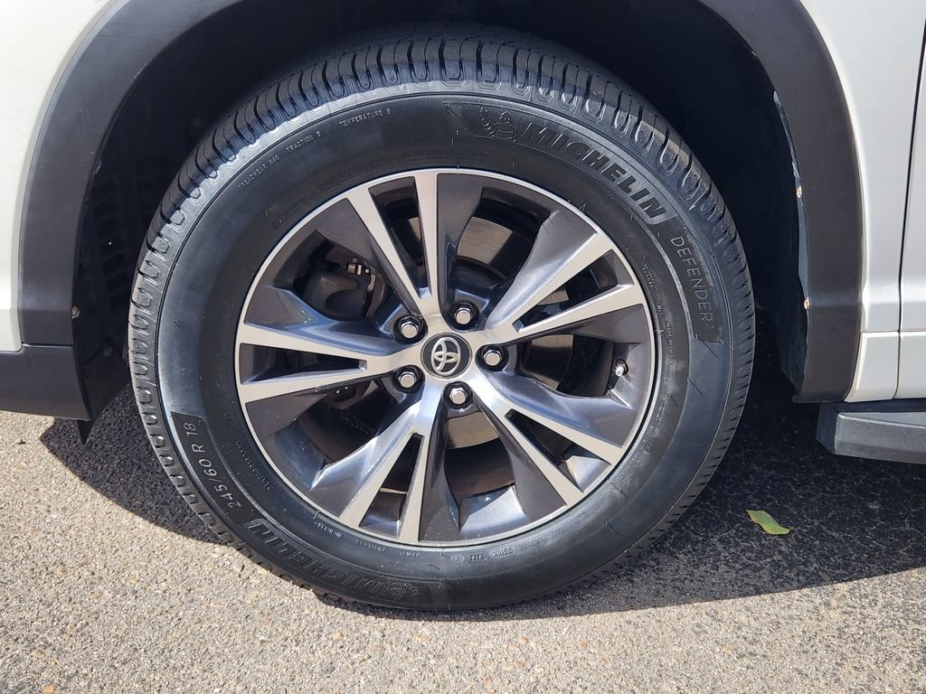 Used 2017 Toyota Highlander Plus FWD image 9