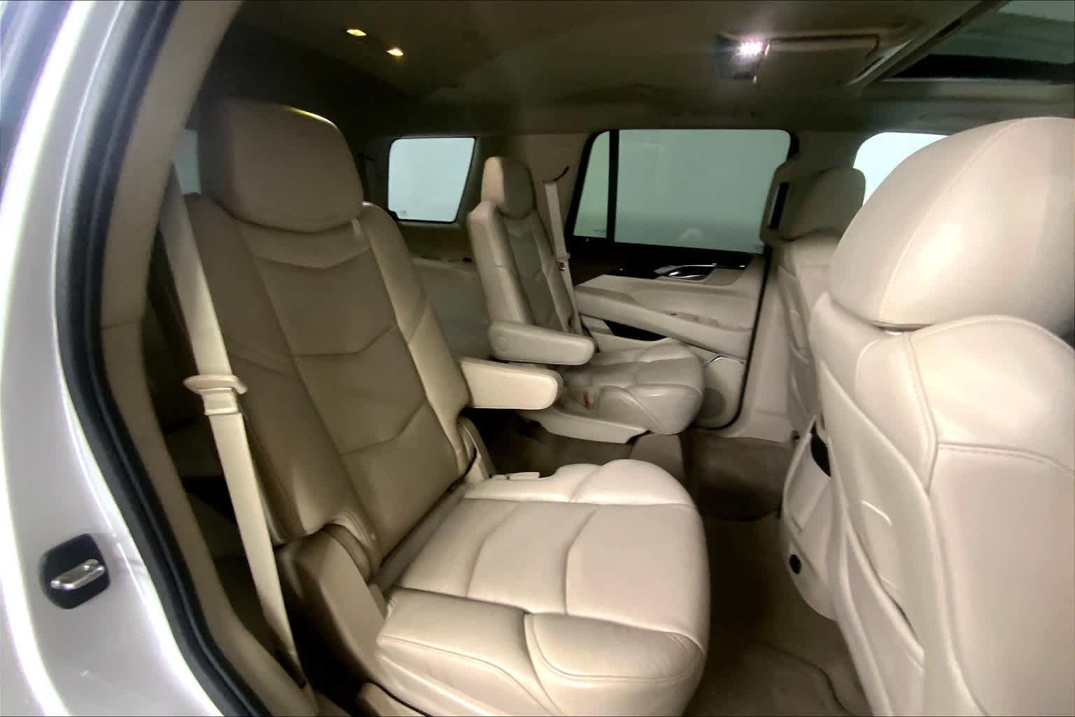 Used 2016 Cadillac Escalade Premium AWD/4WD image 18