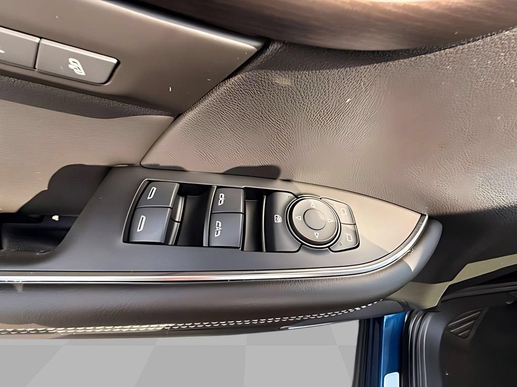 Used 2023 Buick Envision Avenir AWD/4WD image 11