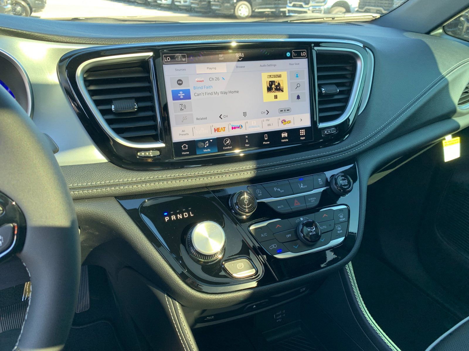 New 2026 Chrysler Pacifica Limited w/ Uconnect Theater Family Group image 24