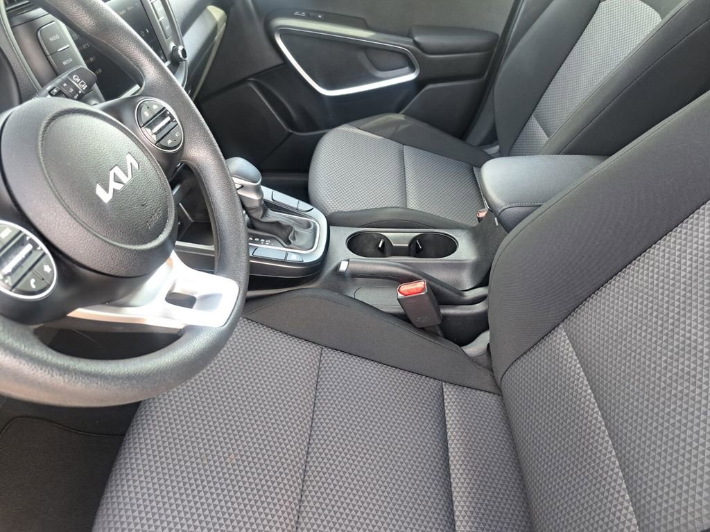 Used 2025 Kia Soul LX w/ LX Technology Package image 17