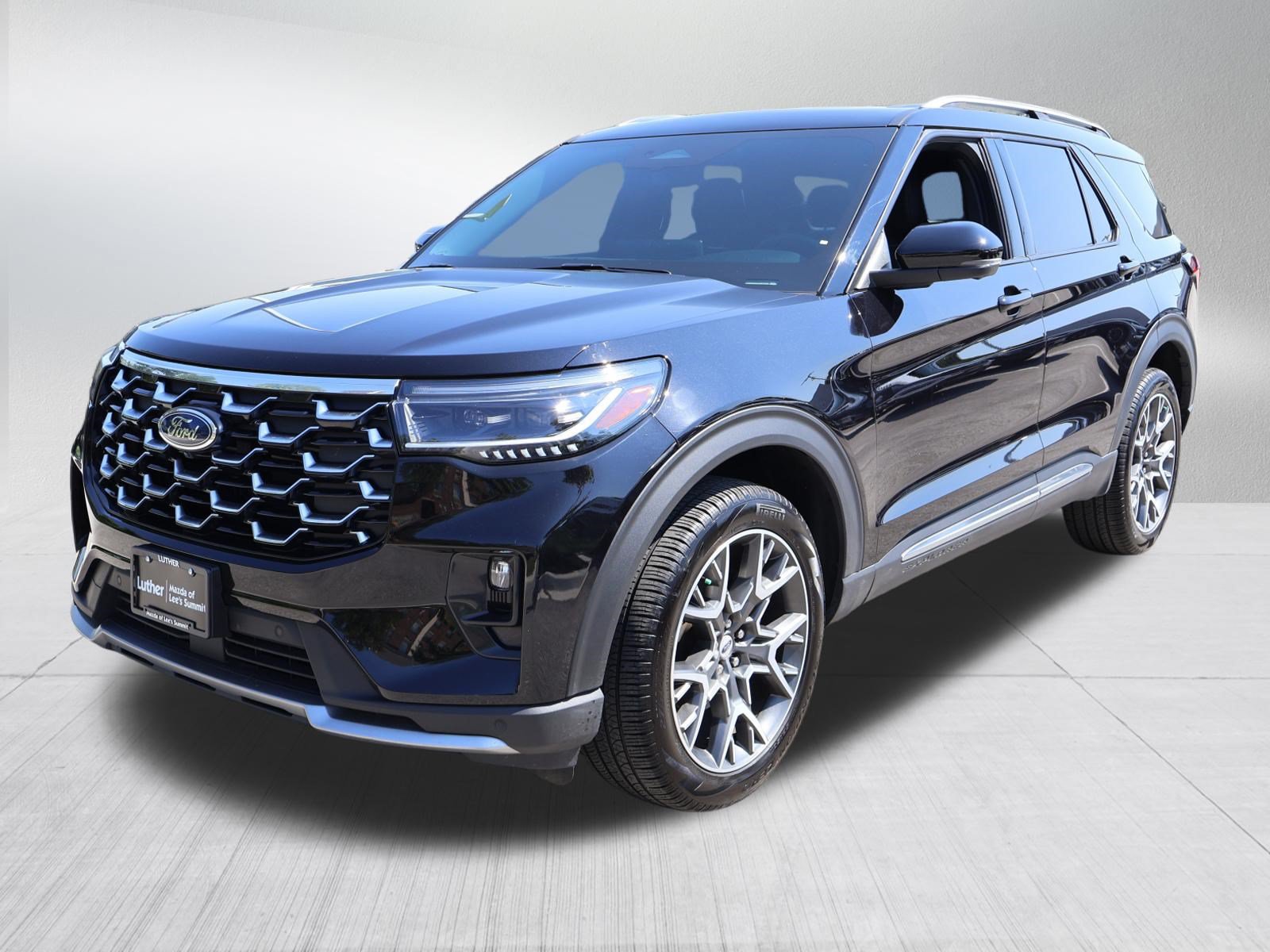Used 2025 Ford Explorer Platinum w/ Ultimate Package AWD/4WD image 3