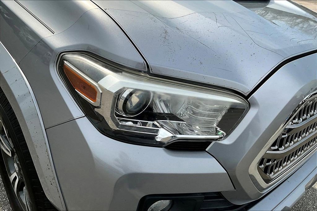 Used 2016 Toyota Tacoma TRD Sport image 33