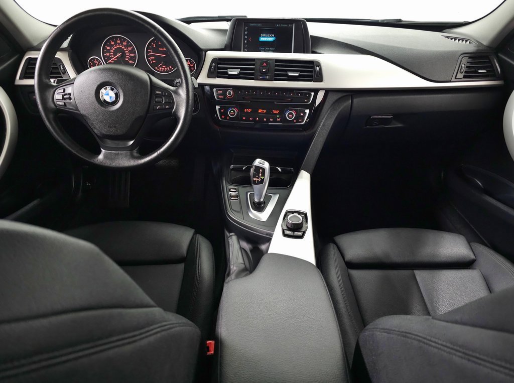 Used 2018 BMW 320i xDrive Sedan image 11