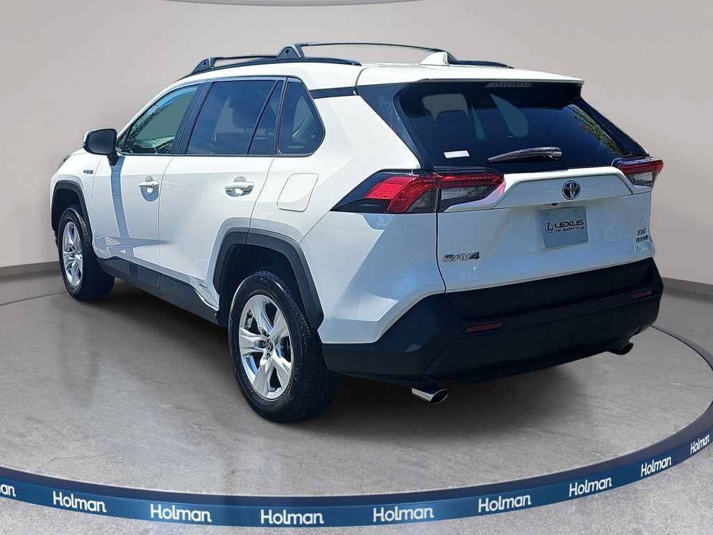 Used 2021 Toyota RAV4 XLE w/ Convenience Package AWD/4WD image 4