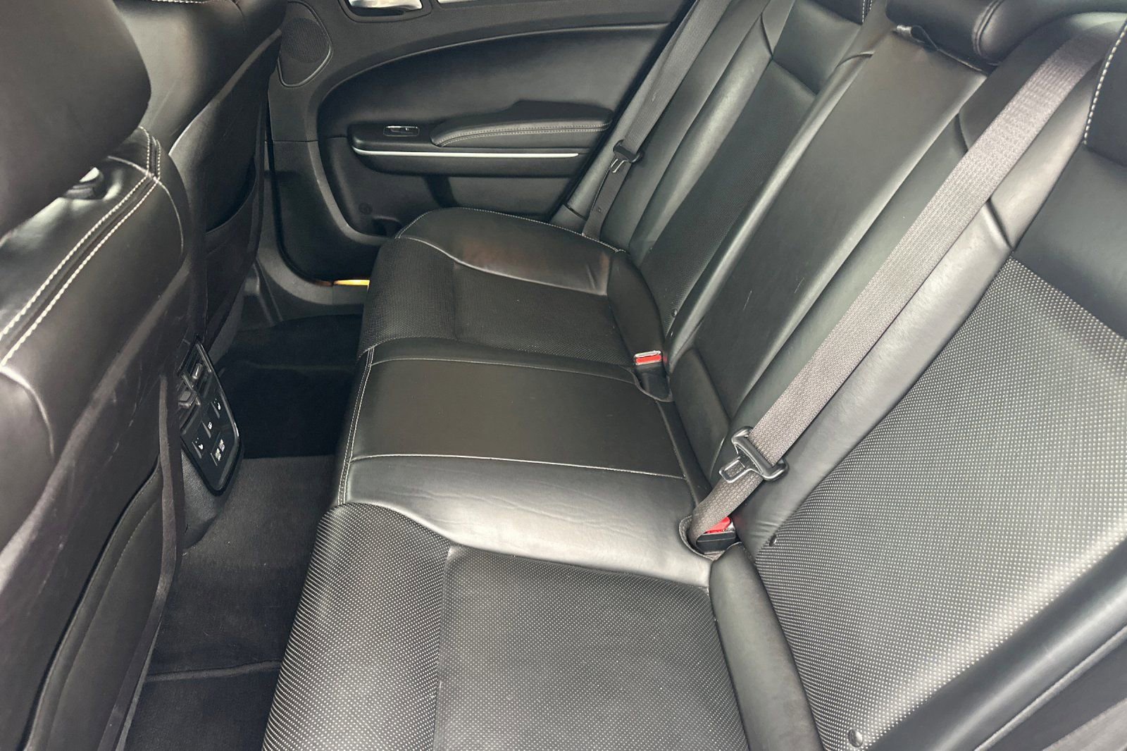 Used 2023 Chrysler 300 S w/ Comfort Group RWD image 12
