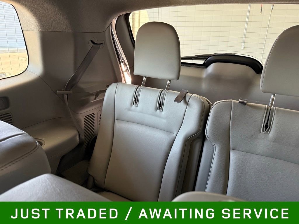 Used 2011 Toyota Highlander SE w/ Tow Pkg image 12