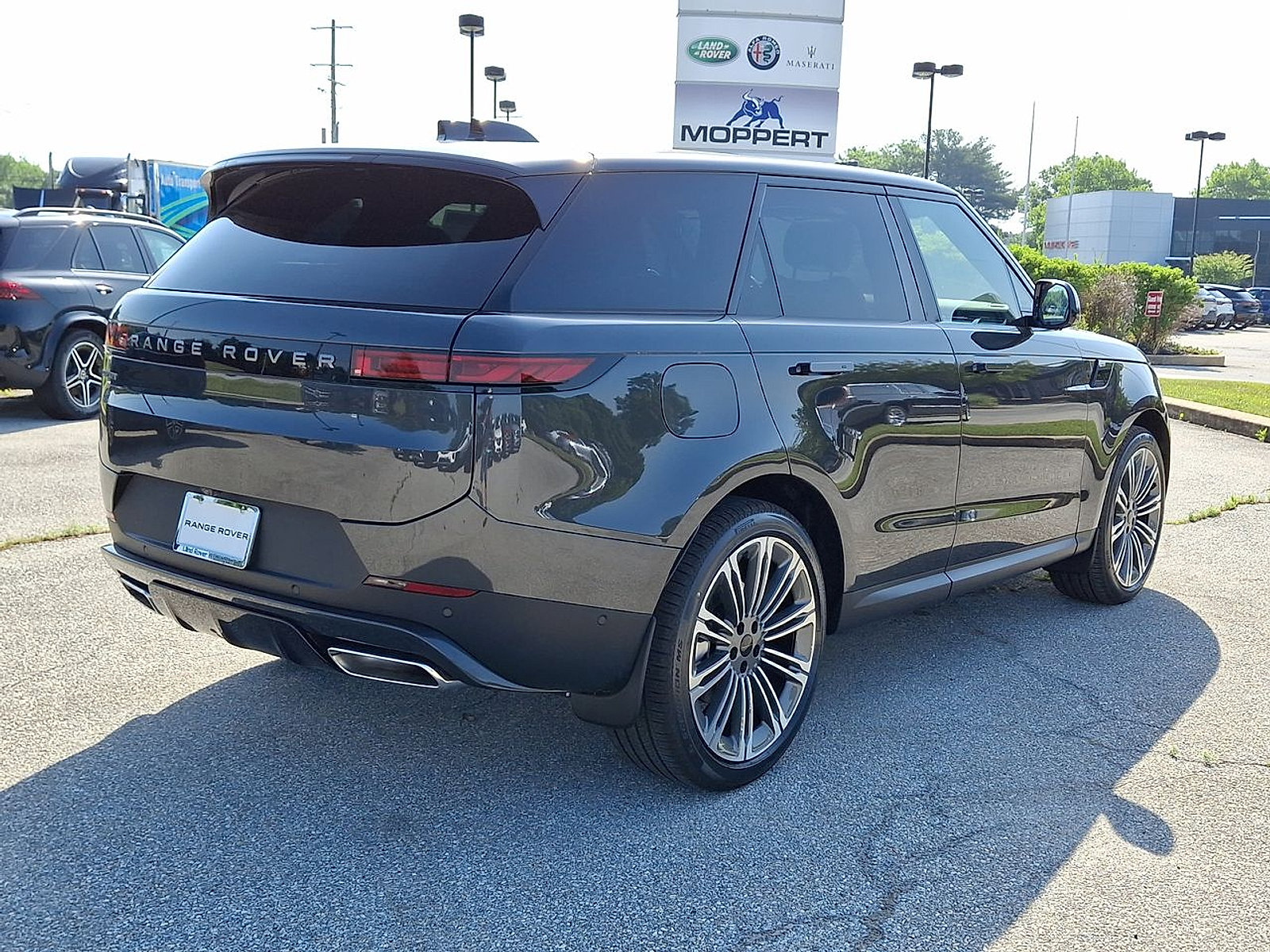 New 2026 Land Rover Range Rover Sport SE AWD/4WD image 31
