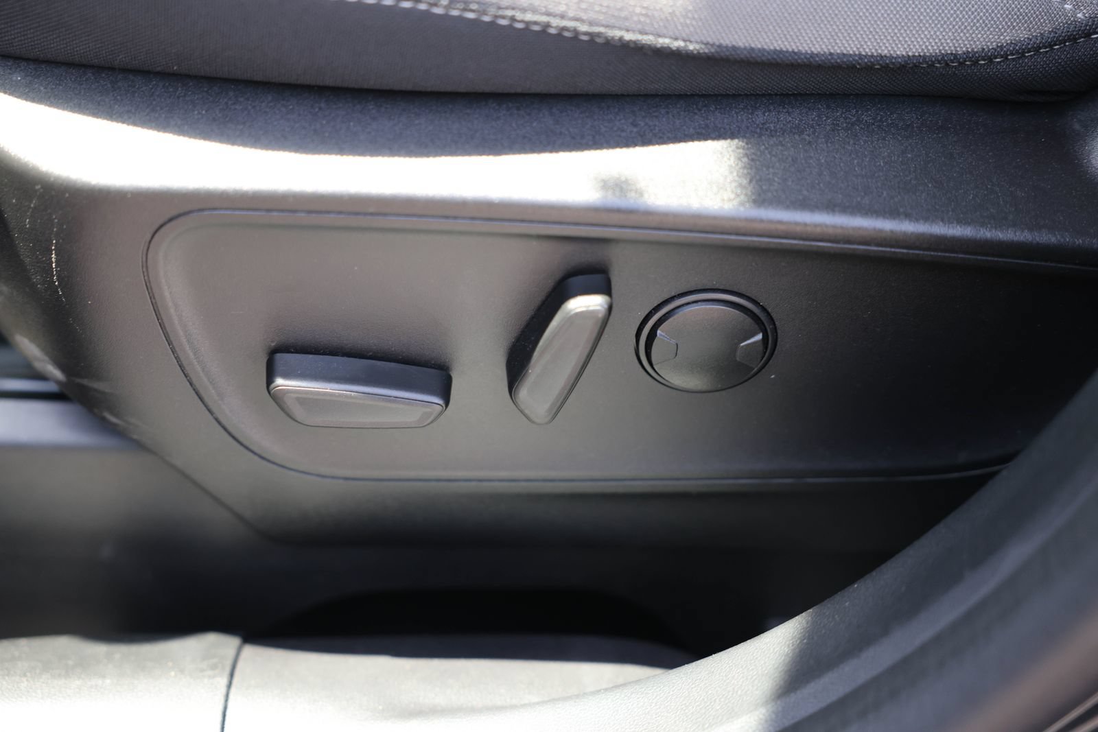 Used 2022 Ford Escape SE w/ SE Sport Appearance Package AWD/4WD image 16
