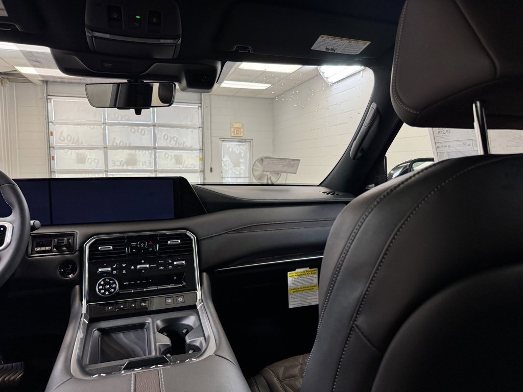 New 2025 Nissan Armada Platinum Reserve image 22