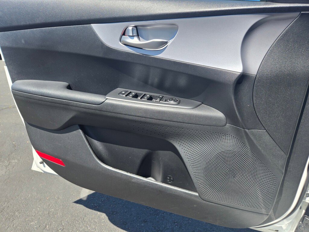 Used 2023 Kia Forte LXS FWD image 22