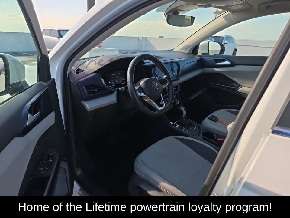 Used 2023 Volkswagen Taos SE image 4